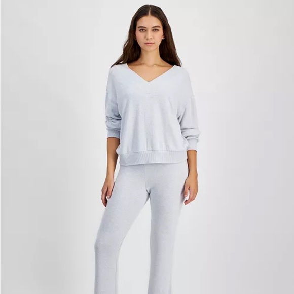 Planet Heart V Neck Sweater - Picture 2 of 10